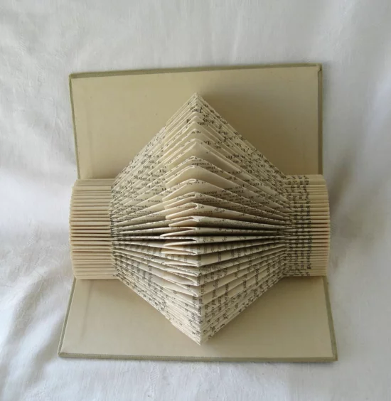 Laterne falten aus Büchern mit der Orimoto Falttechnik