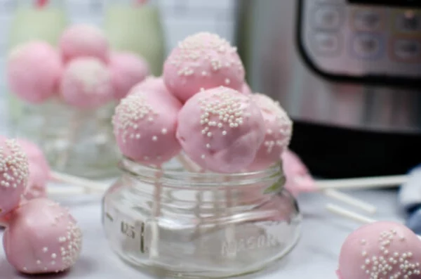 cake pops teig rosa fondant mit perlen