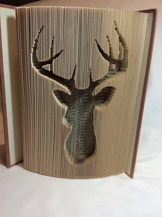 Hirsch falten aus einem alten Buch