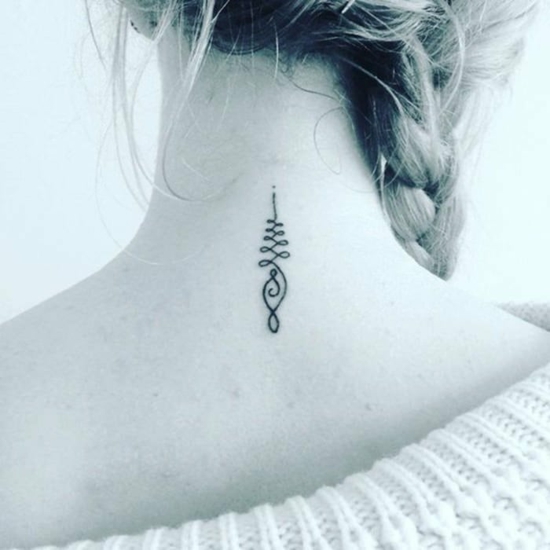 Motive frauen nacken tattoo Filigrane Tattoos