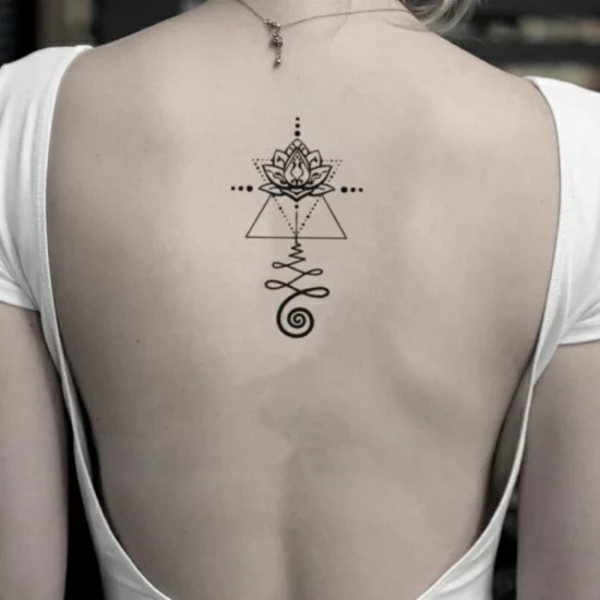 rücken unalome tattoo lotus geometrisch