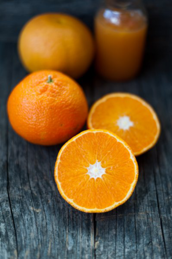 strahlende Gesichtshaut gesunde Lebensmittel Orangen essen gut für die Gesundheit viel Vitamin C