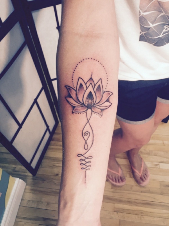 unterarm unalome tattoo lotus schatten