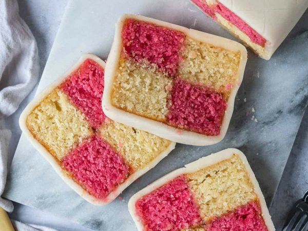 Battenberg Kuchen zubereieten rosa Teigboden