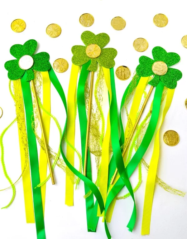 Kleeblatt basteln mit Kindern und Erwachsenen – Ideen und Anleitungen zum St. Patrick’s Day zauberstab kostüm goldschatz
