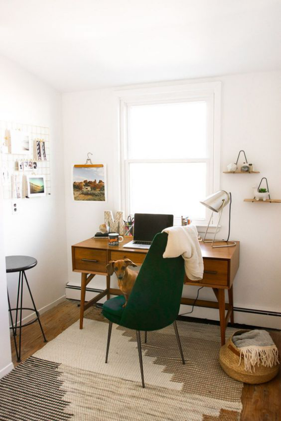 Trends 2021 in der Inneneinrichtung einfaches Raumdesign Arbeitsatmosphäre im Home Office natürliche Materialien
