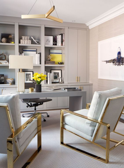 gelbe Akzente im Home Office Büro Inspiration elegante Möbel komfortable Sessel Grau Beige Arbeitstisch