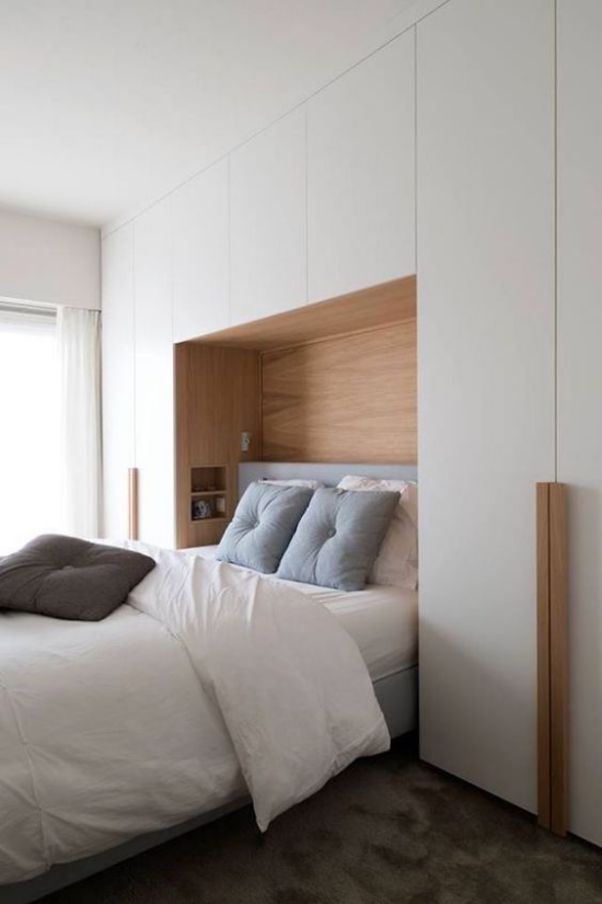 kleines Schlafzimmer optisch erweitern stilvoll eingerichtet gestaltet in hellen Farbtönen