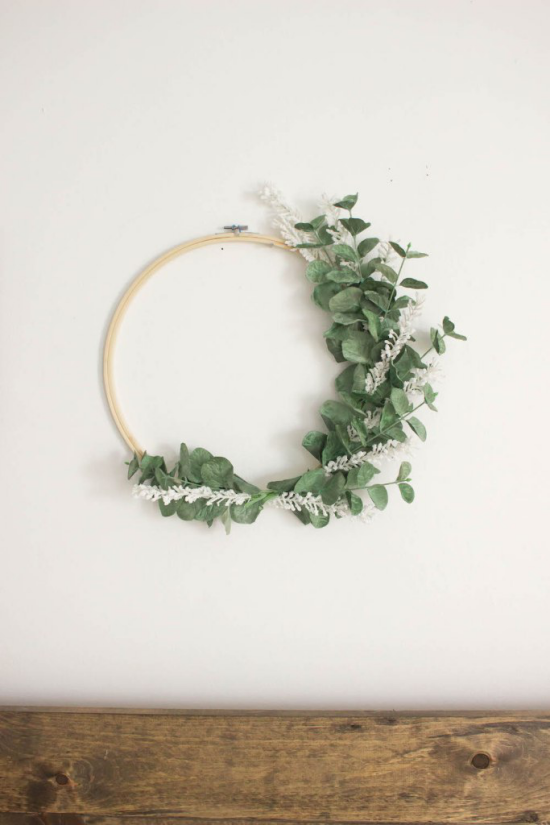 Frühlingskränze einfaches Design attraktiver Look minimalistisch Eukalyptusblätter