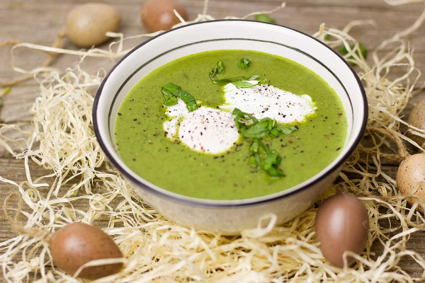  Πέμπτη Maundy, πράσινα πιάτα, παραδοσιακές συνταγές, πράσινο σπανάκι ή ελβετική σούπα chard, αυγά 