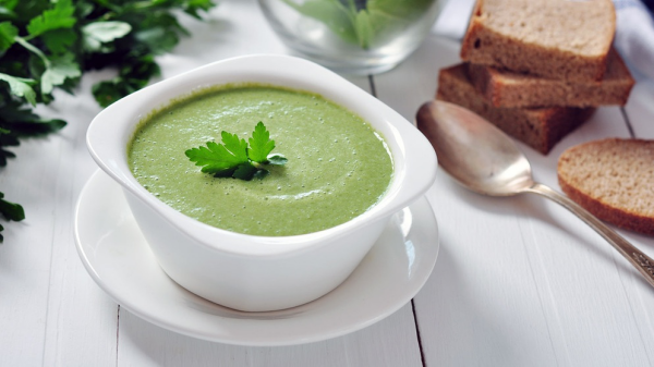  Πράσινη σούπα μαγειρικής Πέμπτης πράσινη σούπα παραδοσιακής συνταγής 