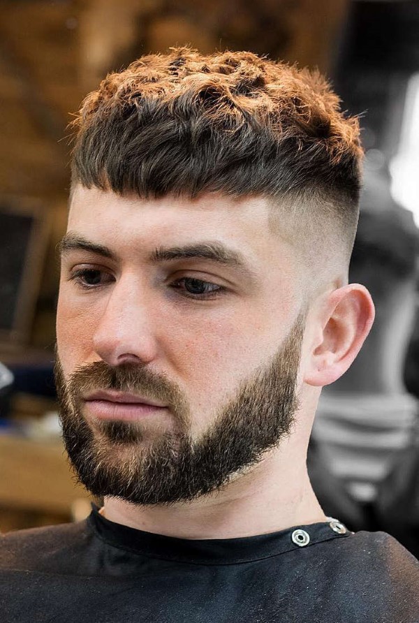 Männerfrisuren 2021 – diese Haarschnitte liegen nun voll im Trend caesar schnitt modern
