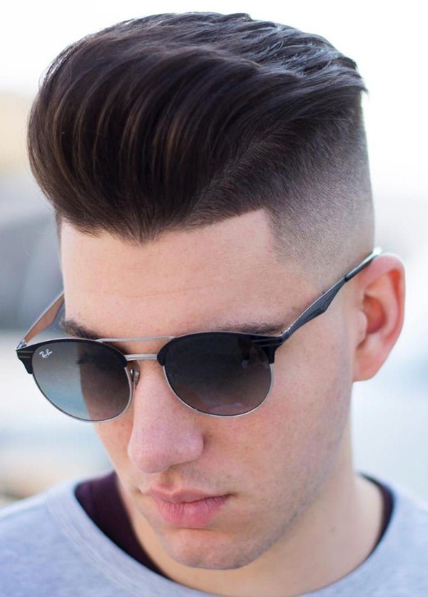 Männerfrisuren 2021 – diese Haarschnitte liegen nun voll im Trend quiff männer elvis frisur