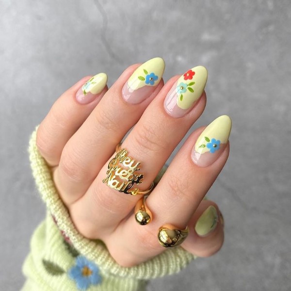 Pastell Nägel – Ideen für eine stilvolle Frühlings- und Oster-Maniküre frühlingsblumen motive