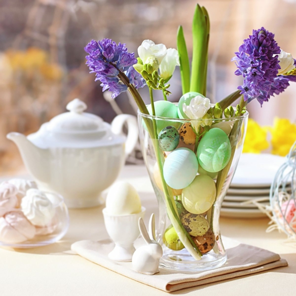 Tischdeko zu Ostern Ostertisch Frühlingsblumen