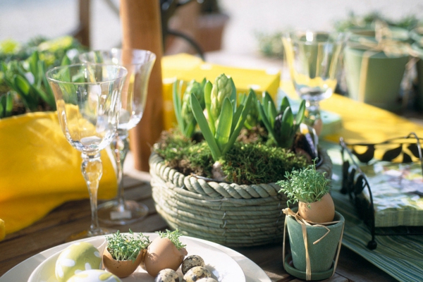 Tischdeko zu Ostern Ostertisch dekorieren grüne Ideen