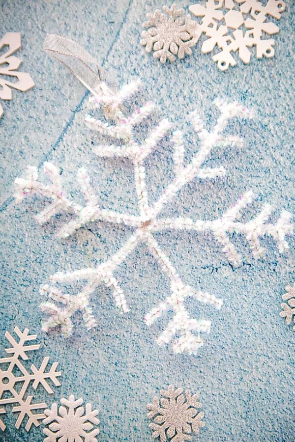 Basteln mit Pfeifenreinigern – 60 Bastelideen zum einfachen Nachmachen schneeflocken idee winter weihnachten