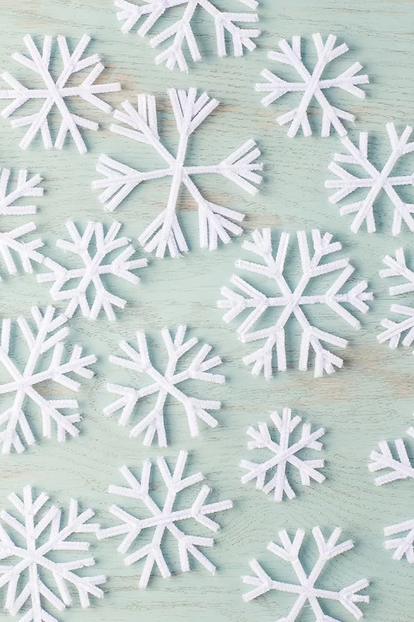 Basteln mit Pfeifenreinigern – 60 Bastelideen zum einfachen Nachmachen weihnachten schneeflocken winter basteln