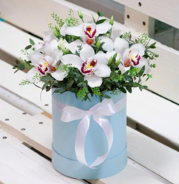Blumenstrauß zum Muttertag selber binden – Die besten Blumenarten für Mama und Tipps orchideen strauß muttertag box