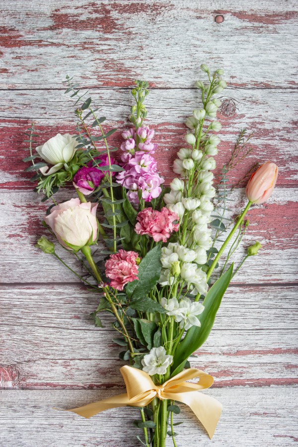 Blumenstrauß zum Muttertag selber binden – Die besten Blumenarten für Mama und Tipps schöner blumenstrauß muttertag hübsch