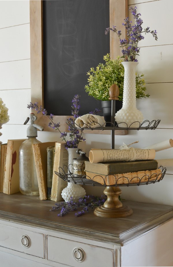 Etagere dekorieren – Ideen und Tipps für eine schöne und praktische Deko rustikal vintage deko wohnzimmer