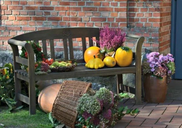 Gartenbank dekorieren – Ideen und Tipps für ein zauberhaftes Gartengefühl herbst ideen halloween
