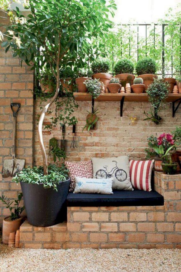 Gartenbank dekorieren – Ideen und Tipps für ein zauberhaftes Gartengefühl sitzbank garten einfach