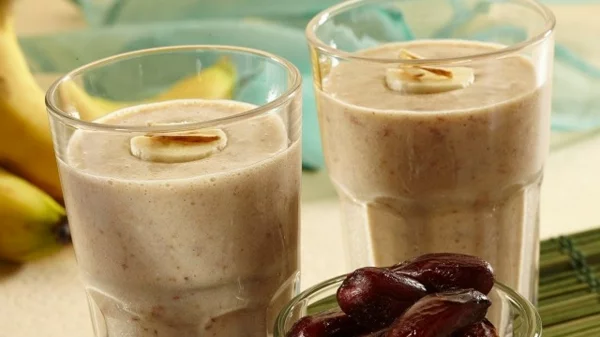 Milchmädchen Rezepte nach indischer Art 10 köstliche und schnelle Dessert Ideen Banana-Datteln Smoothie