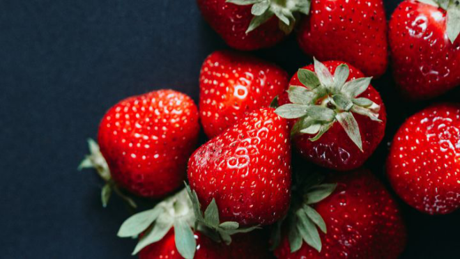 Obst essen gesund abnehmen Erdbeeren gesund lecker verursachen aber Blähbauch