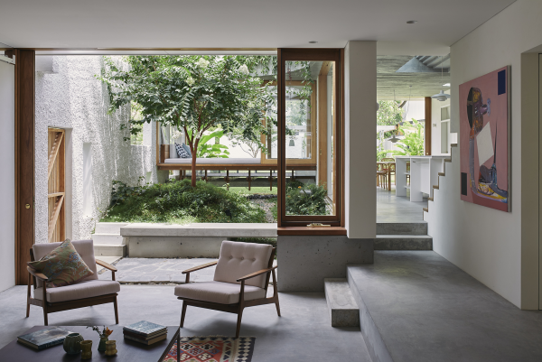 Open-Air-Wohnzimmer Wandgemälde passender Teppich Gemütlichkeit schaffen schöner Blick aufs Gartengrün