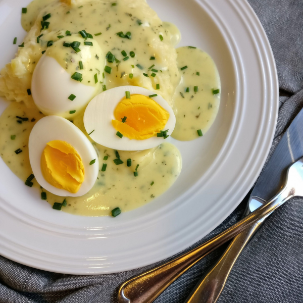 Ostereier verwerten  etwas Herzhaftes zubereiten Eier in Senfsauce klassische Rezeptidee