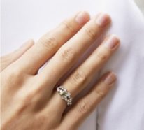 Ringe mit farbigen Edelsteinen verleihen der Verlobung das gewisse Etwas