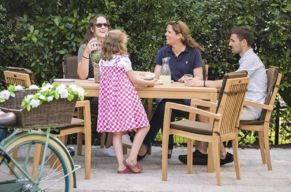 Teak Gartenmöbel und Sitzgruppen – Welche Vorteile bringen sie outdoor sitzgruppe für die ganze familie