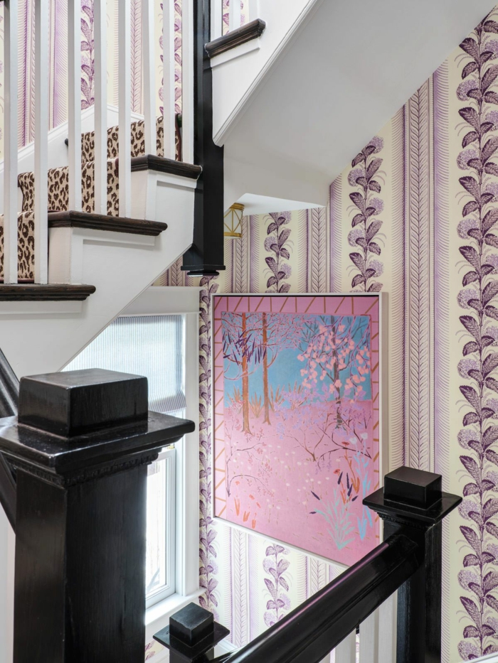Wandgestaltung Treppenhaus rosa