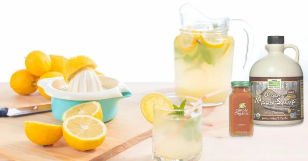 Zitronendiät Entgiftungsgetränk zubereiten Limonade Zitronensaft