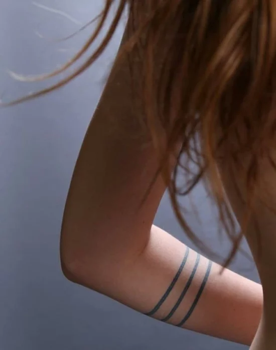 armband tattoo damen blackwork linien