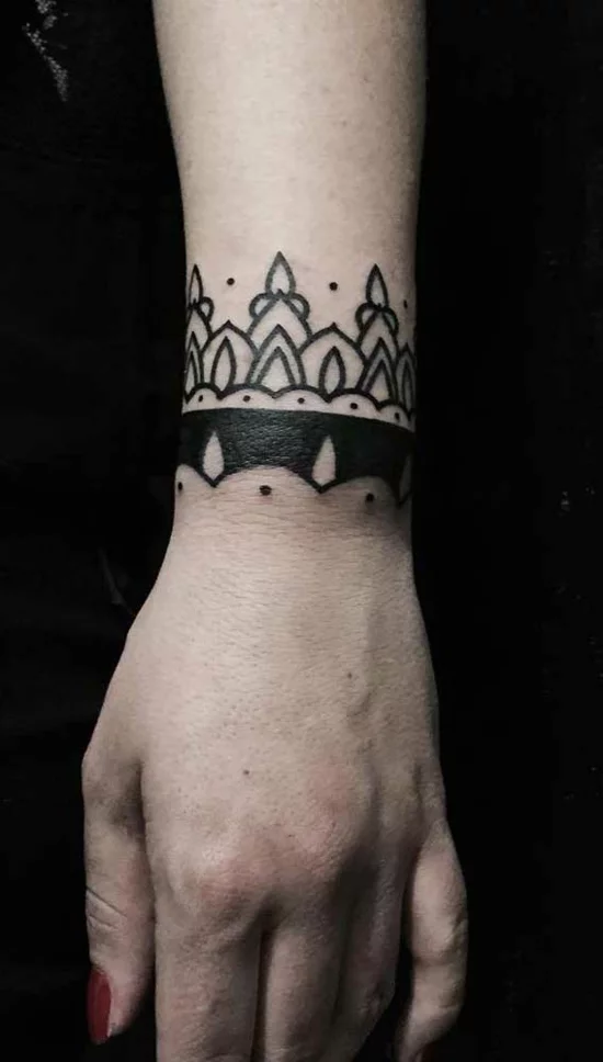 armband tattoo damen henna muster