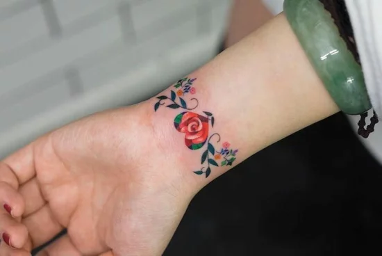 armband tattoo herz bunt