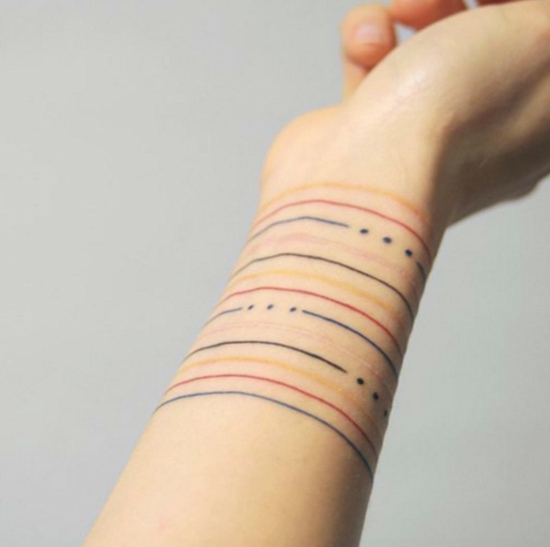 armband tattoo minimalistisch dünne linien
