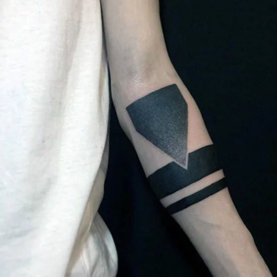 armband tattoo männer blackwork geometrische muster