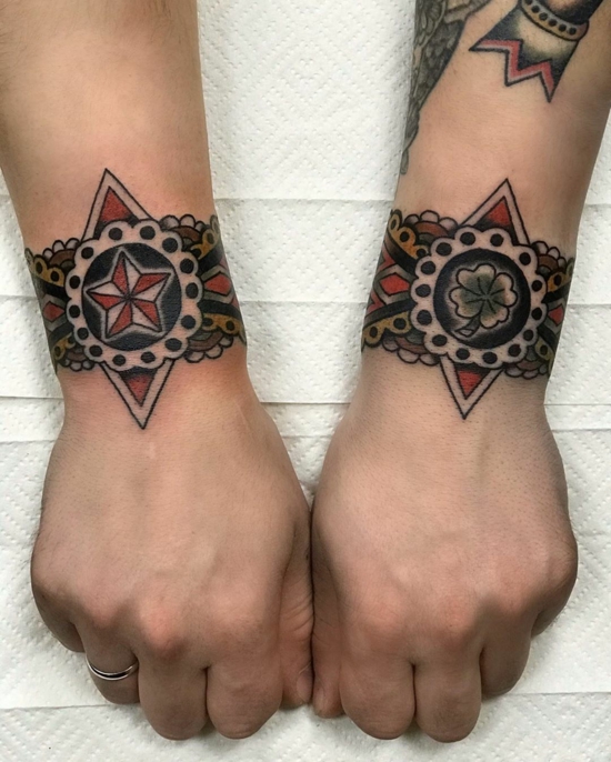 armband tattoo männer bunt tribal