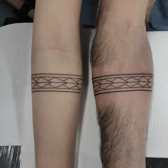 armband tattoo partnertattoo geometrische muster