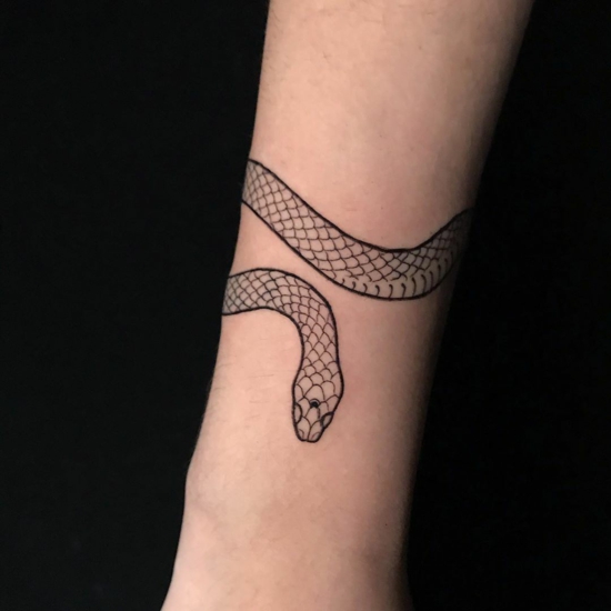 armband tattoo schlange blackwork