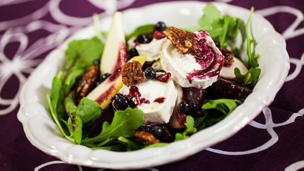 gesund abnehmen Rote-Beete-Salat mit Spinat und Ziegenkäse macht satt ist gesund