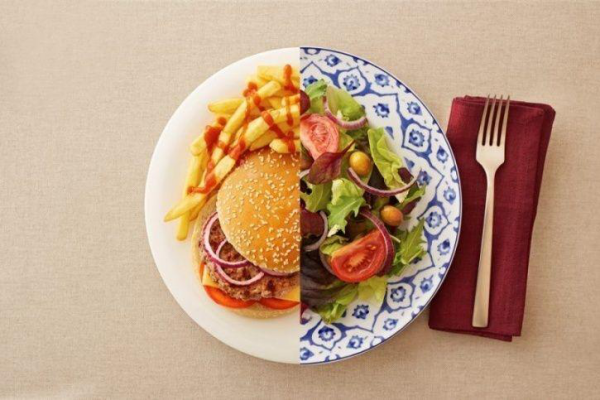 gesund abnehmen nach der 8020-Regel viel frisches Gemüse essen keine Chips kein Hamburger