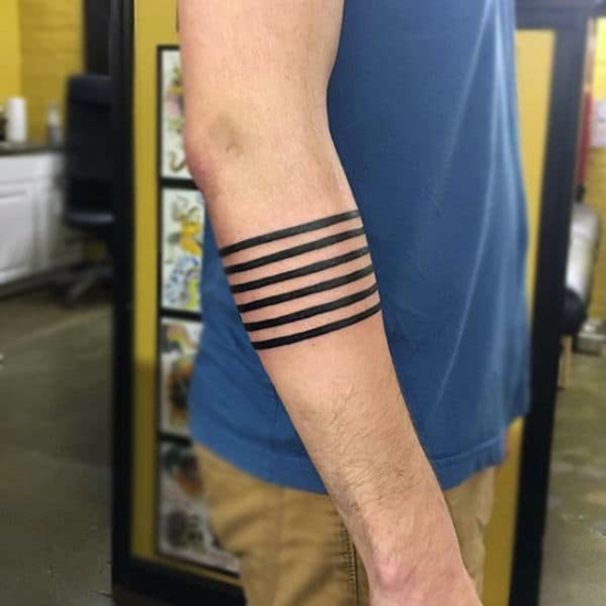 streifen armband tattoo männer blackwork