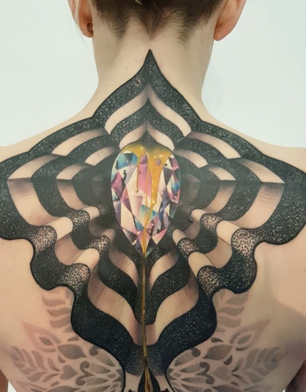 3d tattoo rücken abstrakt