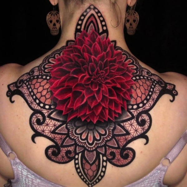 3d tattoos rücken nacken damen dahlie