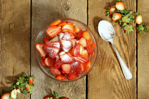 Erdbeer-Tiramisu im Glas Erdbeeren mit Zucker