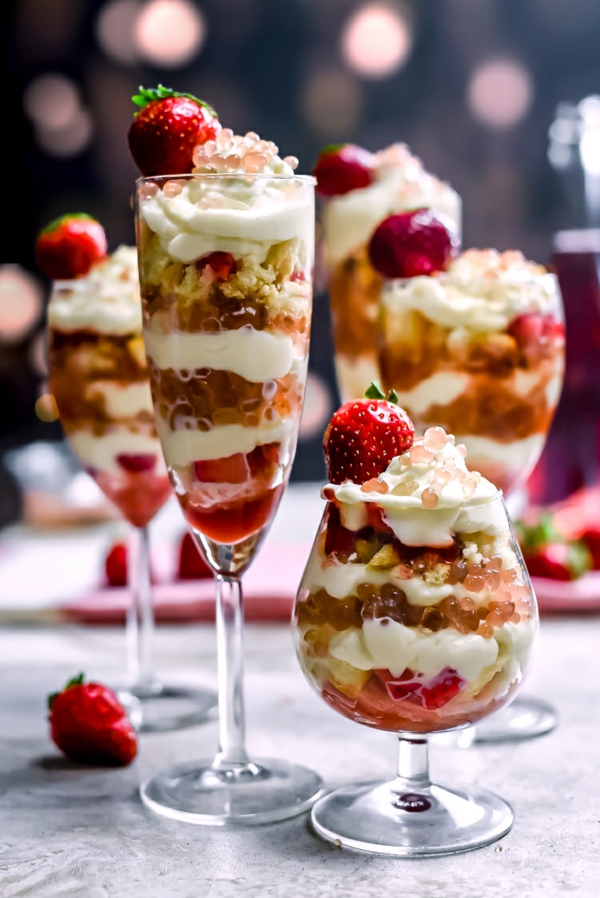 Erdbeer-Tiramisu im Glas Geburtstagskuchen kleine Portionen